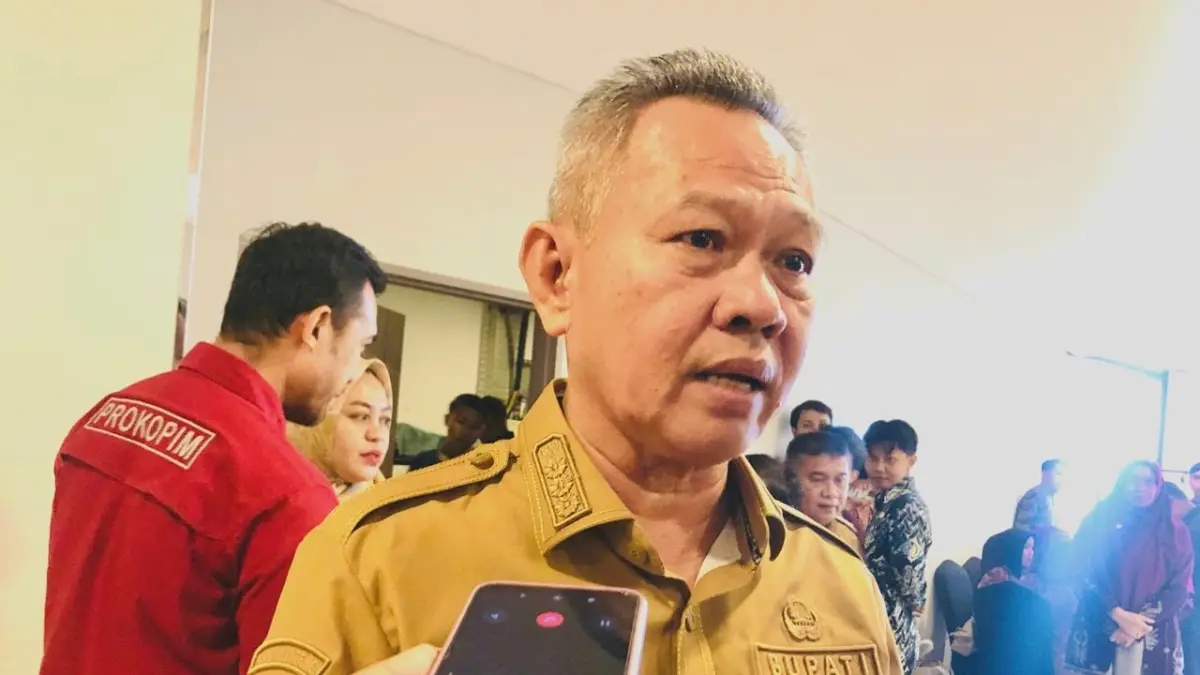 MITIGASI: Bupati Sigi, Moh. Rizal Intjenae saat menjelaskan kepada wartawan, langkah antisipatif dan mitigasi risiko kebakaran, dalam menghadapi potensi karhutla.(FOTO: ANGEL SUMBARA/RADAR PALU).