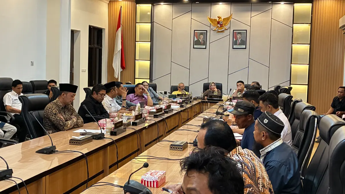 Rapat Dengar Pendapat Komisi III DPRD Sulteng dengan masyarakat Terdampak Tambang Kayu Boko. FOTO: Annisa Nurul Wibdy. 