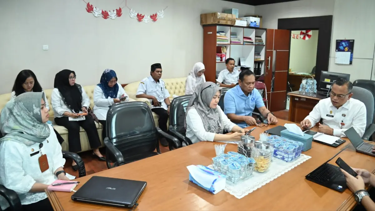 Rapat Pemprov Sulteng dipimpin Asisten Perekonomian Rudi Dewanto dan Pertamina membahas gangguan pasokan Pertalite di Kota FOTO PEMPROV SULTENG&nbsp;