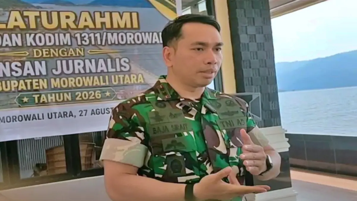 Dandim 1311/Morowali Letkol Inf Boyke Baja Imanuel Sirait, M.A, M.Mos memamaprkan pembentukan tim khusus penanganan karhutla saat bersilaturahmi dengan awak media di Kolonodale, Kamis (27/8/2026). (FOTO: ISTIMEWA/RADAR PALU).