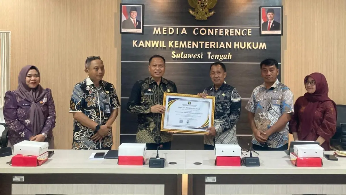 Kanwil Kemenkum Sulteng) menyerahkan penghargaan Indeks Reformasi Hukum (IRH) kepada Pemerintah Kabupaten Morowali sebagai apresiasi atas komitmen dalam penguatan reformasi hukum dan tata kelola regulasi daerah (27/8/2026).
