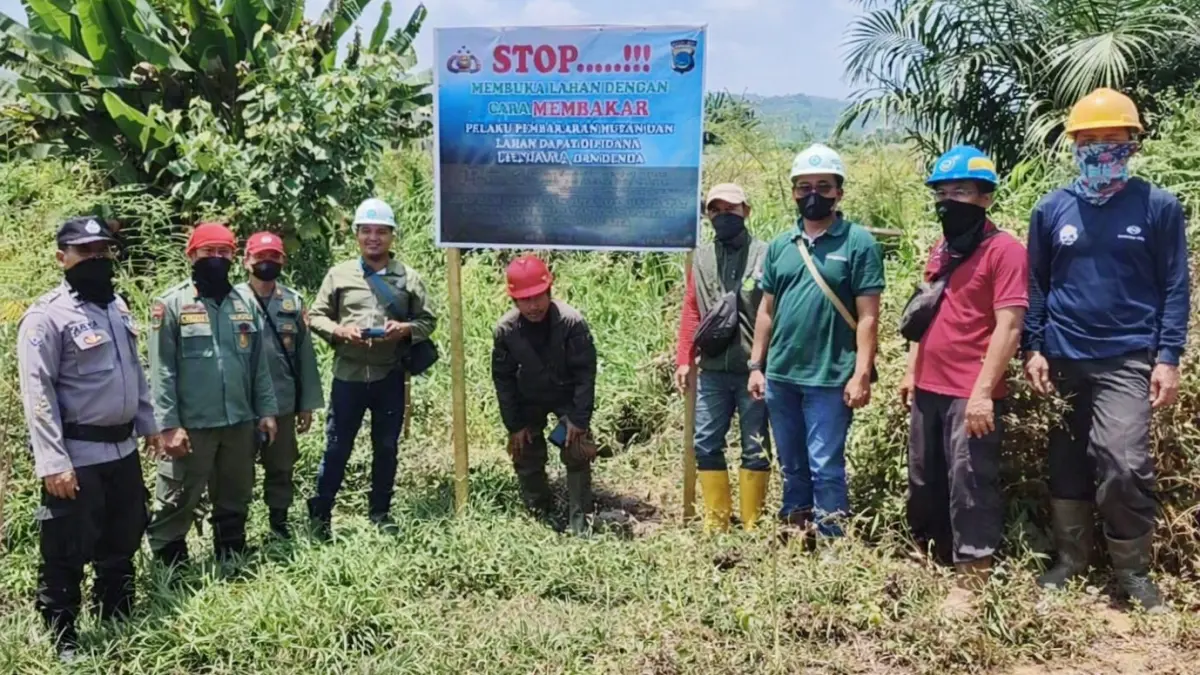 Patroli bersama untuk meningkatkan kewaspadaan terhadap ancaman kebakaran hutan dan lahan (karhutla) di Kecamatan Pamona Timur, Kabupaten Poso.