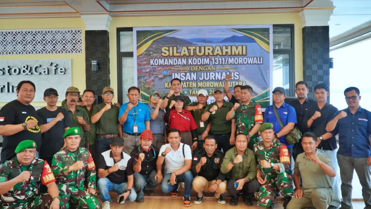 SINERGI: Dandim 1311/Morowali Letkol Inf Boyke Baja Imanuel Sirait M.A, M.Mos bersama awak dalam agenda silaturahmi di Kolonodale, Morowali Utara, Kamis (27/8/2026). (FOTO: ISTIMEW/RADAR PALU).