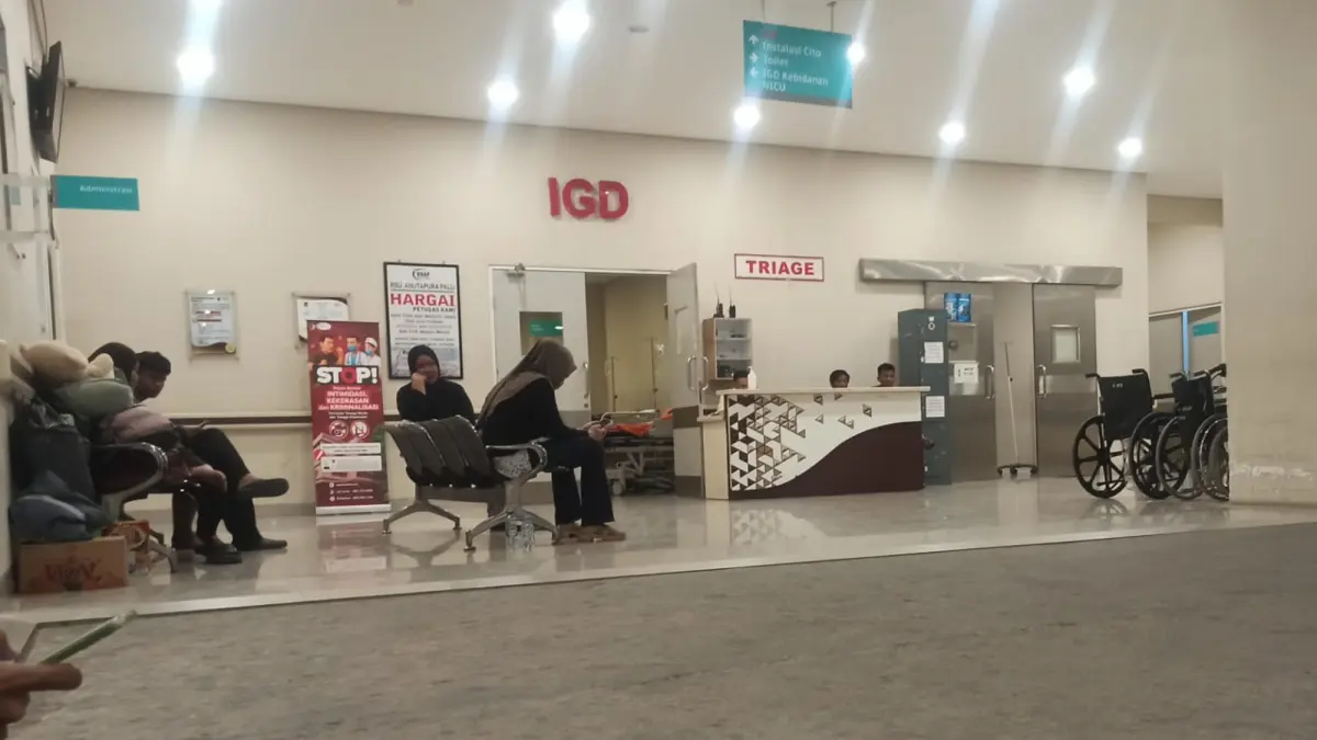 Suasana di ruang IGD RSUD Anutapura Palu, Jumat (28/8) dini hari. Foto : Wahono 