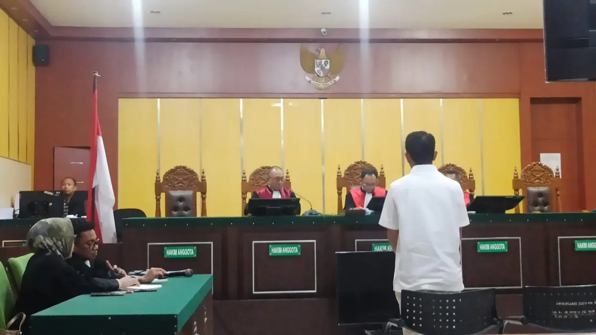 Suasana sidang pembacaan putusan perkara dugaan korupsi pengadaan tanah dan bangunan mess Pemkab Morowali di Pengadilan Tipikor Palu, Jumat (28/8/2026). Majelis hakim membacakan vonis terhadap terdakwa Arifin Ukasa. Foto : Wahono 