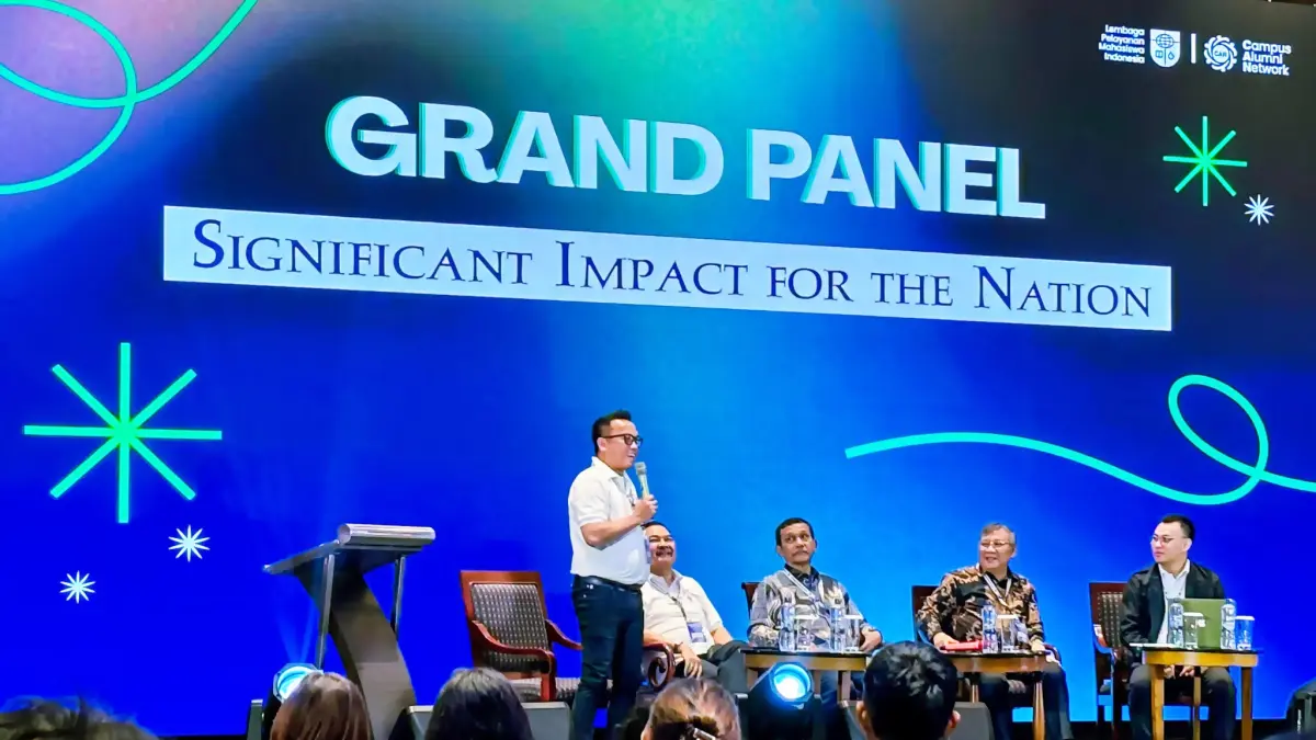 KONFERENSI: Bupati Morowali Utara Dr. dr. Delis Julkarson Hehi, MARS yang juga Direktur Eksekutif CAN LPMI tampil menjadi pembicara dalam Alumni Connect Conference yang dirangkaikan dengan perayaan HUT ke-58 LPMI di Hotel Aryaduta Menteng, Jakarta, Minggu (30/8/2026). (FOTO: ISTIMEWA/RADAR PALU)