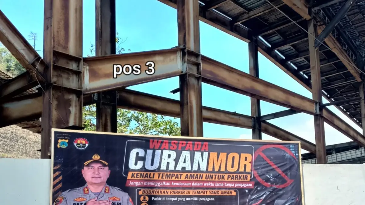 IMBAUAN: Salah satu titik adanya papan imbauan mencegah curanmor di Morowali.(FOTO: SUPRIYONO/RADAR PALU).