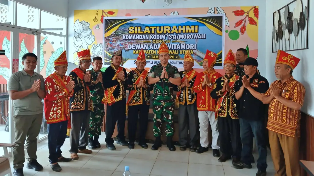 SILATURAHMI: Dandim 1311/Morowali Letkol Inf. Boyke Baja Imanuel Sirait, M.A, M.Mos, perdana jumpa dengan perwakilan Dewan Adat Wita Mori di Kolonodale, Kamis (27/8/2026). (FOTO: ISTIMEWA/RADAR PALU)