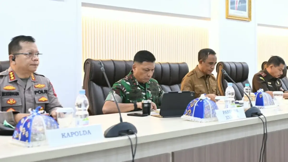 Gubernur Sulawesi Tengah Anwar Hafid memimpin rapat koordinasi penanganan kebakaran hutan dan lahan. Daerah diminta meningkatkan kesiapsiagaan menghadapi ancaman karhutla di tengah kondisi cuaca kering. FOTO: BIRO ADPIM SULTENG 