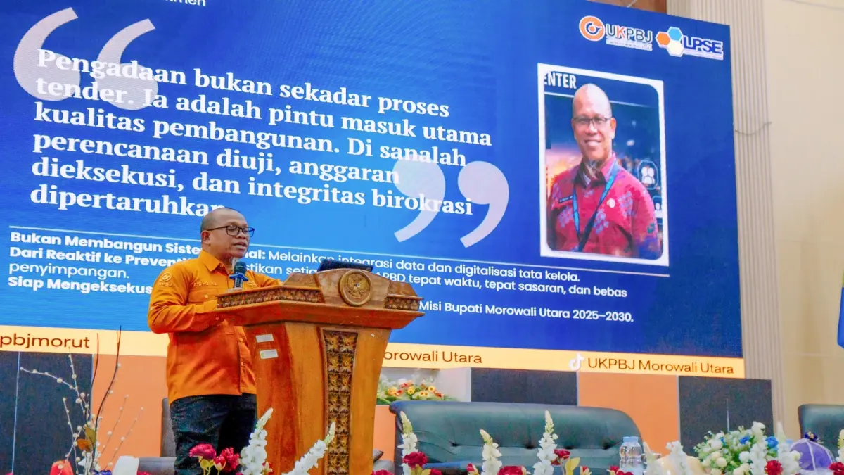 EVALUASI: Kabag PBJ Sekretariat Daerah Kabupaten Morowali Utara Muh. Ridho Hamzah, S.Pi., M.Si., mengungkap tiga tantangan pada pengadaan barang dan jasa dalam Rapat Koordinasi dan Forum Konsultasi Pengadaan Barang/Jasa Kabupaten Morowali Utara Tahun 2026 di Ruang Pola Kantor Bupati, Kamis (3/9/2026). (FOTO: ISTIMEWA/RADAR PALU)