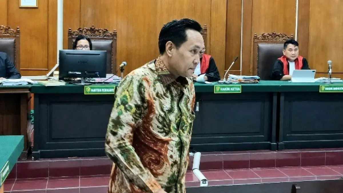 Ermanto Fahamsyah, ahli hukum perdata dari Universitas Negeri Jember dihadirkan dalam sidang gugatan yang diajukan PT Java Fortis Corporindo di Pengadilan Negeri Surabaya, Rabu (2/9/2026). (JAWA POS)