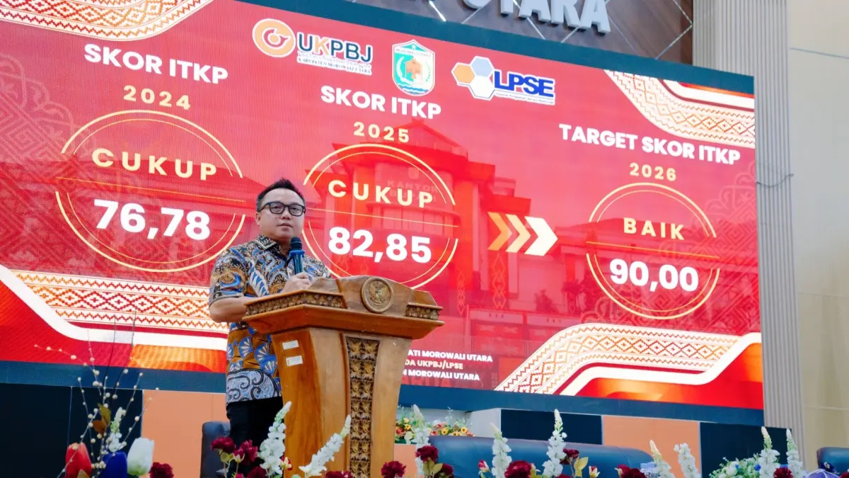 TEGAS: Bupati Morowali Utara Delis Julkarson Hehi mengingatkan seluruh organisasi perangkat daerah agar lebih baik lagi dalam pengelolaan barang dan jasa saat membuka rapat koordinasi dan Forum Konsultasi Pengadaan Barang/Jasa di Ruang Pola, Kamis (3/9/2026). (FOTO: ISTIMEWA/RADAR PALU).