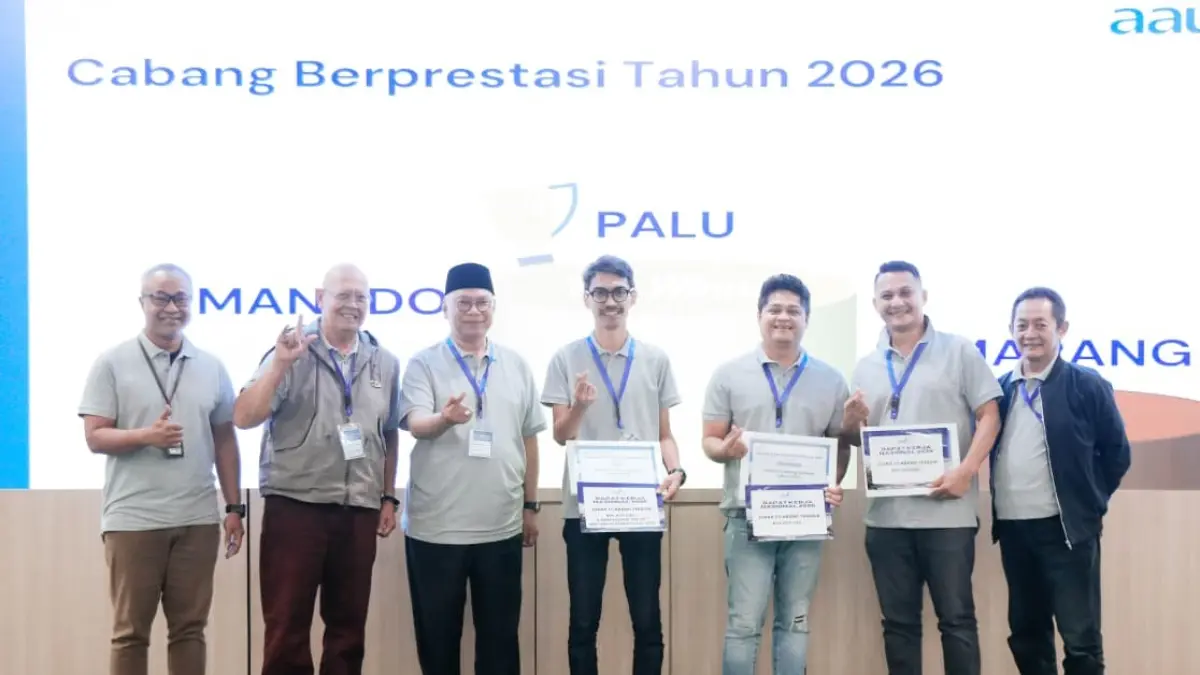 AAUI Cabang Palu meraih juara 1 terbaik pada Rakernas Cabang AAUI 2026 di Jakarta. Penghargaan diterima Ketua AAUI Cabang Palu Ibnu Rama Hildhan All Edden dari Ketua Umum AAUI Budi Herawan, didampingi Wakil Ketua Bidang Koordinator Cabang dan Literasi Bambang Soekarno. (Istimewa)