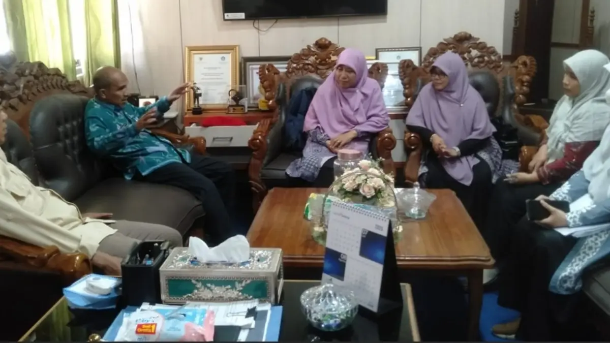 SILATURAHMI: Ketua Salimah memperkenalkan organisasi sekaligus menyampaikan perkembangan dan kiprah organisasi yang dipimpinnya di Sulawesi Tengah.(FOTO: ISTIMEWA/RADAR PALU).