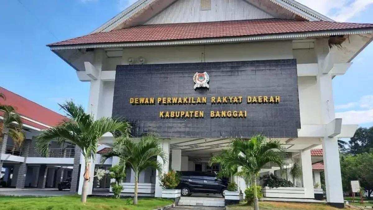 GEDUNG DEWAN: Gedung DPRD Kabupaten Banggai.(FOTO: NENDRA PRASETYA/RADAR PALU).