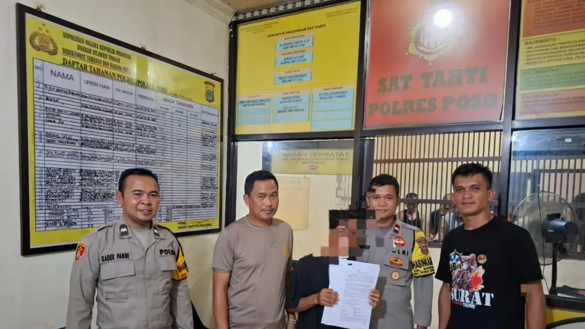 MENINJAU: Bupati Poso, Verna Inkiriwang, saat&nbsp; melakukan peninjauan di pantai penghibur Poso.(FOTO: BUDIYANTO WIHARTO/RADAR PALU).