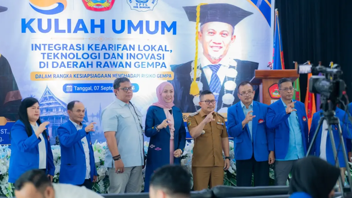 APRESIASI: Bupati Banggai Amirudin Tamoreka, mengapresiasi upaya Universitas Tompotika Luwuk yang rutin menggelar kuliah umum.(FOTO: NENDRA PRASETYA/RADAR PALU). 