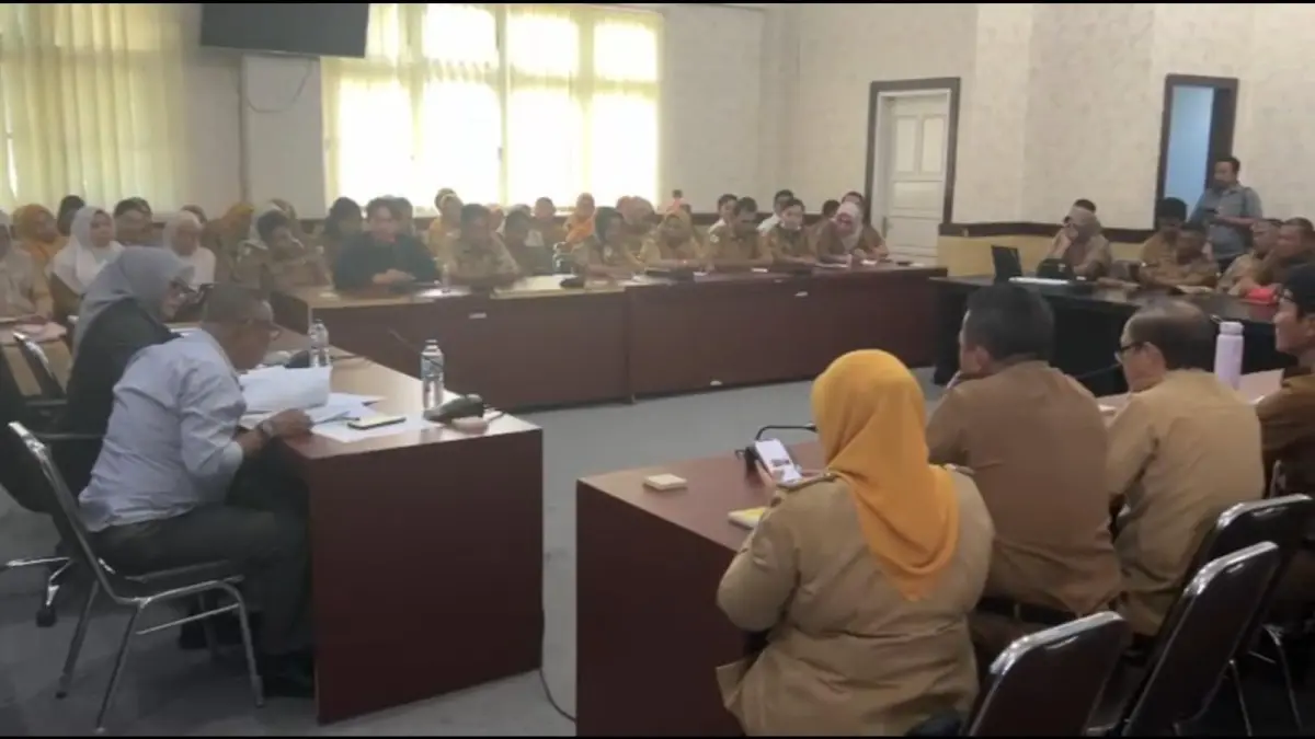 DENGAR PENDAPAT: Komisi I DPRD Banggai menggelar rapat dengar pendapat, menghadirkan seluruh kepala puskesmas dari 27 puskesmas yang tersebar di wilayah Kabupaten Banggai, Senin (7/9/2026).(FOTO: NENDRA PRASETYA/RADAR PALU).