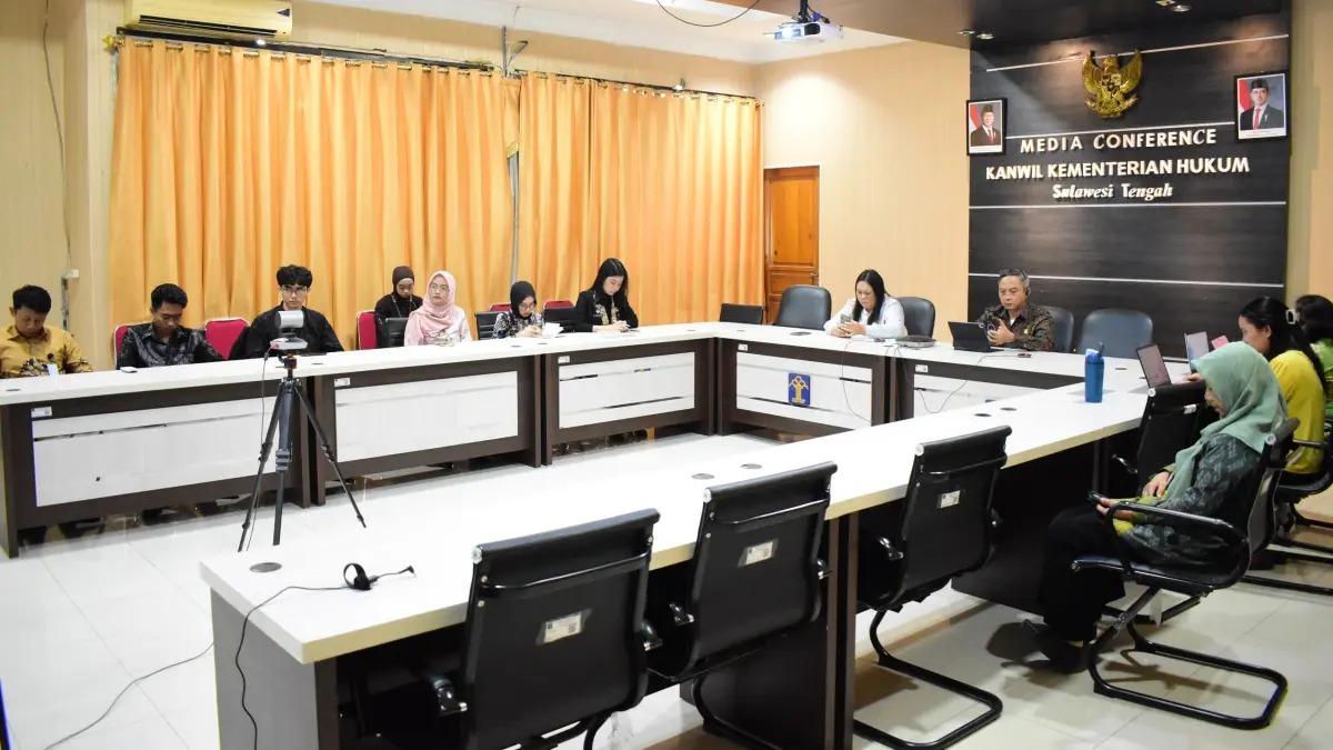 kegiatan “Visualisasi Peraturan Perundang-Undangan Klik JDIHN: Kanal Literasi dan Informasi Hukum dengan Pemanfaatan Artificial Intelligence (AI) dalam Mendukung Layanan Literasi Hukum” yang diselenggarakan Badan Pembinaan Hukum Nasional (BPHN), Kamis (10/9/2026), secara daring melalui Zoom.