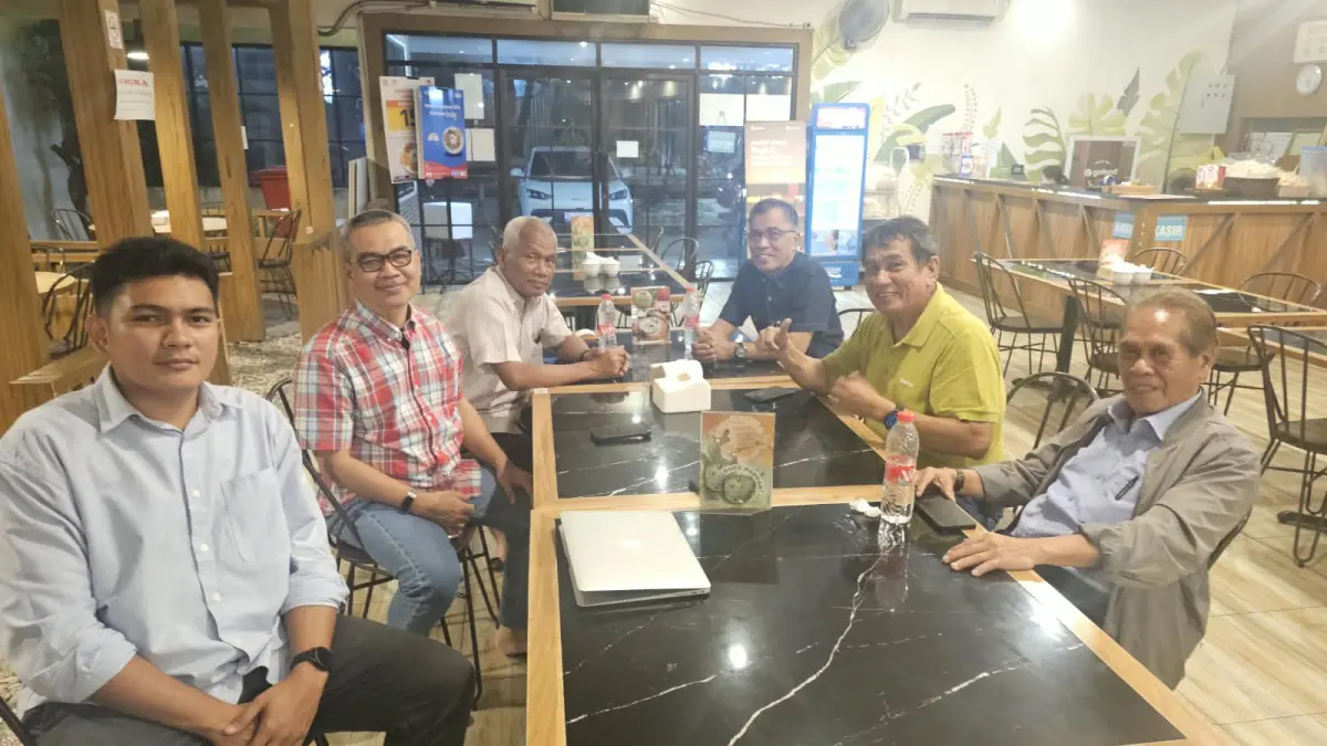DIALOG: Dialog terbatas dihadiri ketua SCI Prof. Andi Tamsil, Hasanuddin Atjo dan Muh. Saenong dari SCI Sulsel, akademisi Prof. Zainuddin, serta pelaku usaha Syahrun dan R. Rhamzani.(FOTO: ISTIMEWA/RADAR PALU).