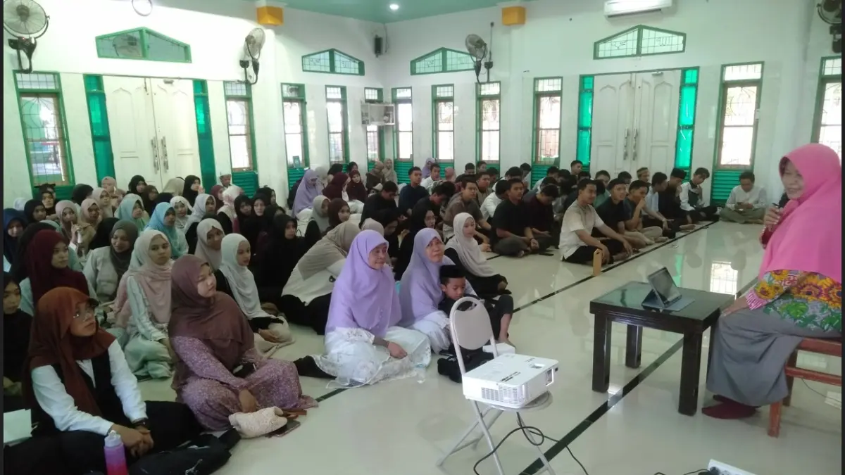 MAULID: Hikmah Maulid disampaikan  oleh Suriyati, S.Th.I, M.Psi, Konselor Keluarga Nasional.(FOTO: ISTIMEWA/RADAR PALU). 