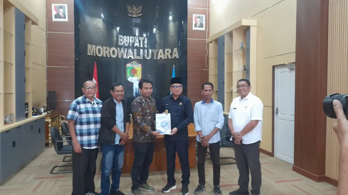 UJI PUBLIK: Penulis (paling kiri), saat mengikuti uji publik Kabupaten Morut.(FOTO: ISTIMEWA/RADAR PALU). 