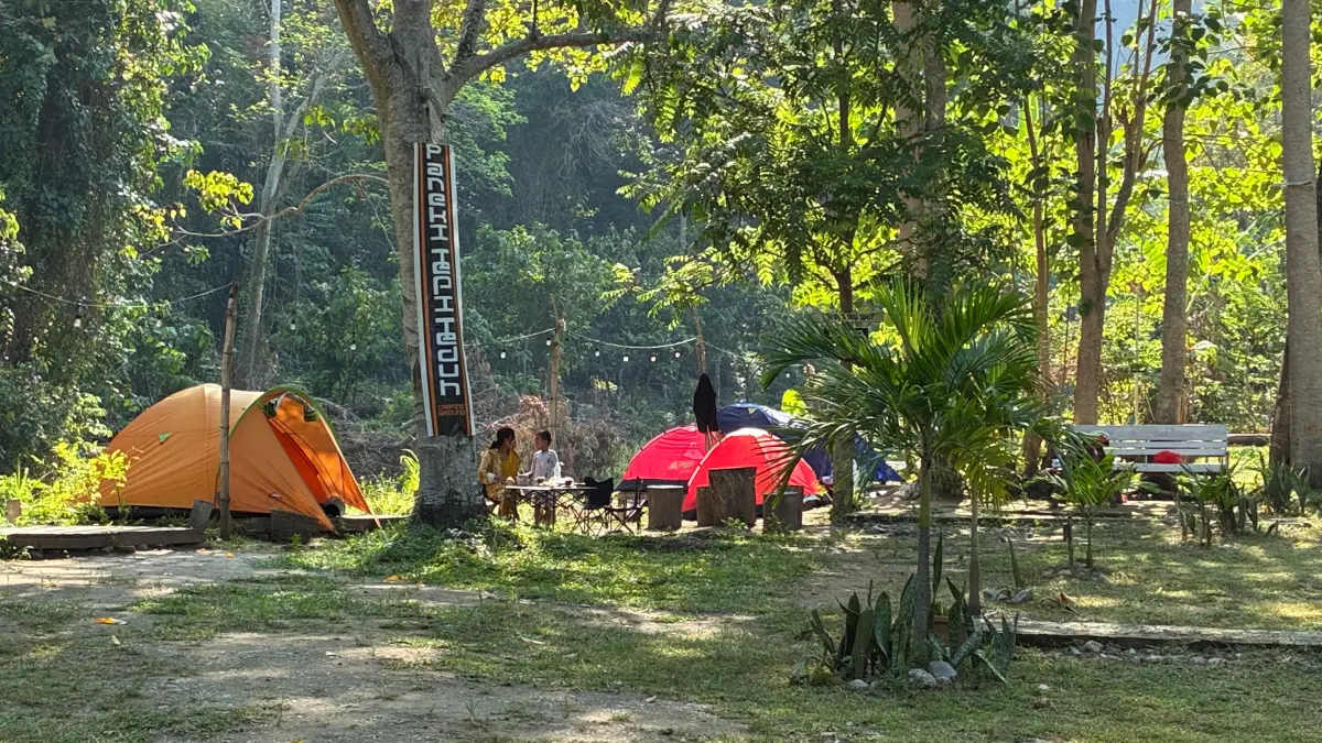 Camp Paneki Tepi Teduh di Desa Pombewe, Kecamatan Sigi Biromaru, Kabupaten Sigi. FOTO: Annisa Nurul Wibdy.