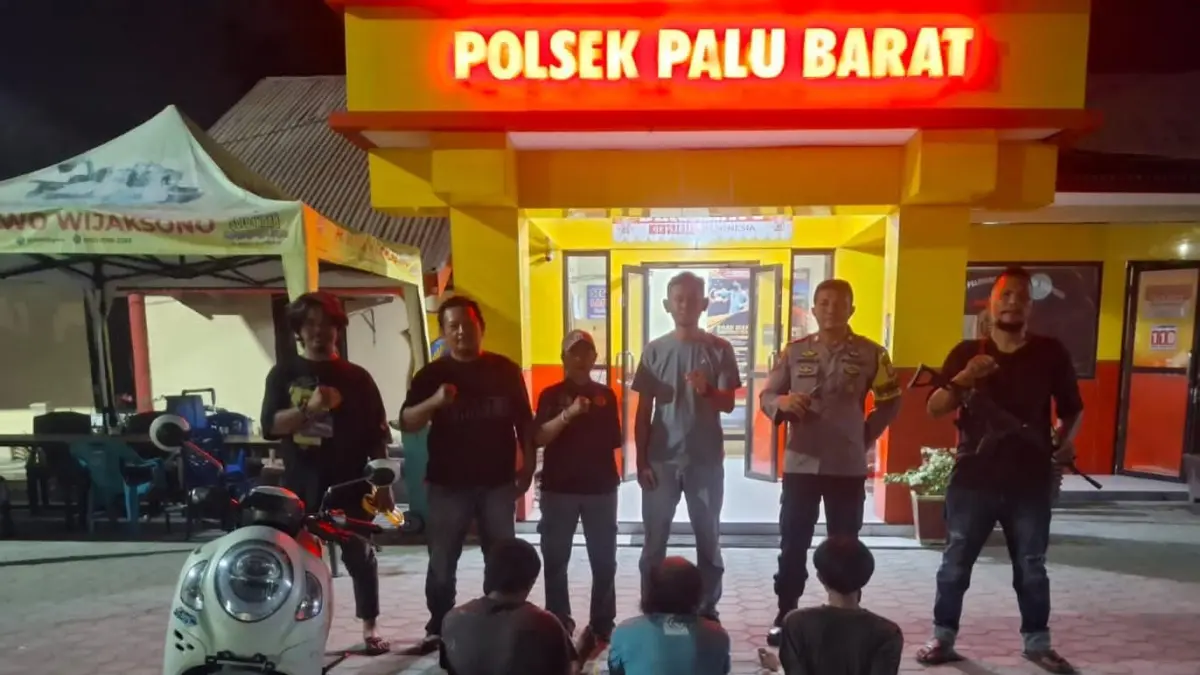 Polsek Palu Barat mengamankan tiga terduga pelaku pencurian dengan pemberatan bersama barang bukti berupa outdoor AC dan satu unit sepeda motor Honda Scoopy.