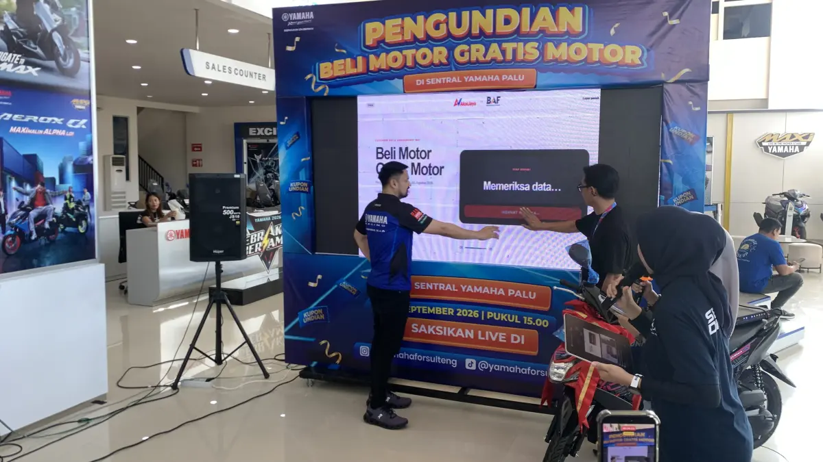 Proses pengundian nama untuk pemenang program Beli Motor Gratis Motor di Sentral Yamaha. (Rina/Radar Palu).