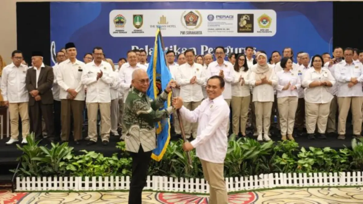 Ketua Umum PWI Pusat Akhmad Munir melantik Pengurus PWI Surakarta periode 2026-2031 di Hotel Sunan Solo, Sabtu (12/9) malam.