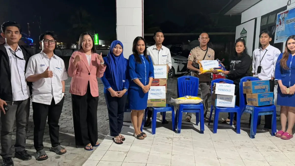 BRI Unit Pendolo menyalurkan bantuan sembako kepada warga terdampak kebakaran hutan dan lahan di Kecamatan Pamona Selatan, Kabupaten Poso.