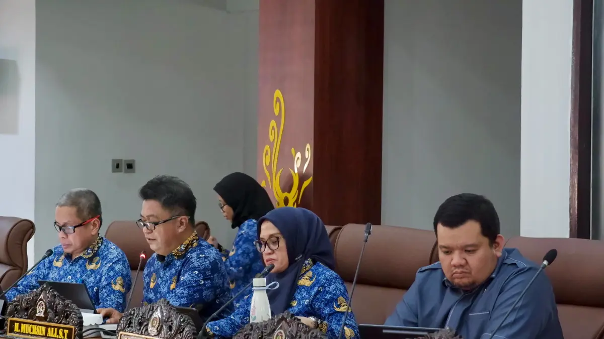 Banggar DPRD Kota Palu bersama Sekkot dan OPD. FOTO: Istimewa.
