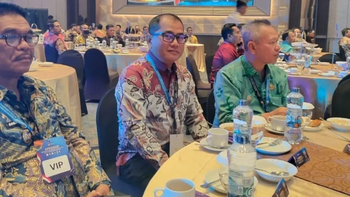 MENGHADIRI: Bupati Buol Risharyudi Triwibowo (tengah), menghadiri secara langsung kegiatan Apresiasi Pemerintah Daerah Berprestasi 2026 Batch II Regional Sulawesi yang berlangsung di Hotel Claro Makassar, Jl. A. P. Pettarani No. 03, Mannuruki, Kecamatan Tamalate, Kota Makassar, Sulawesi Selatan.(FOTO: DINAS KOMINFO BUOL/RADAR PALU).