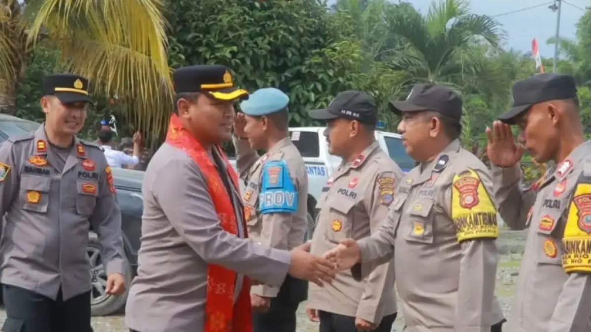 KUNKER : Kapolres Donggala saat kunker ke Polsek Rio Pakava.(FOTO:&nbsp; UJANG SUGANDA/RADAR PALU)