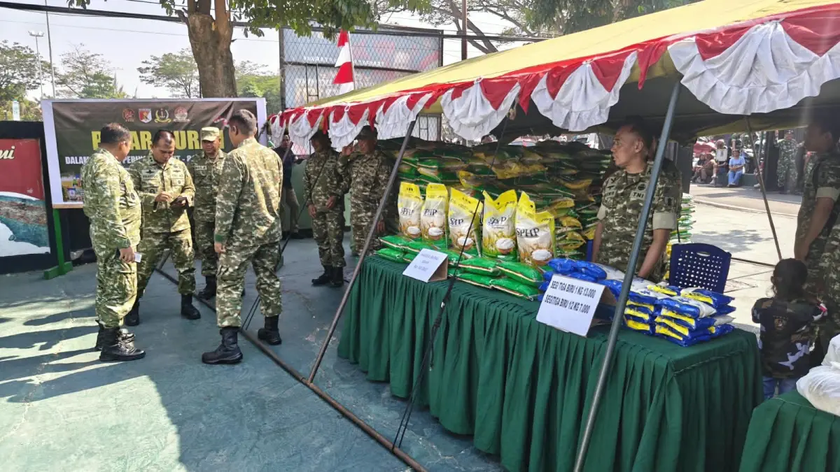 TNI bersama Bulog Sulteng menggelar Gerakan Pangan Murah (GPM) di lingkungan Kodim 1306/Donggala. (Dok:ISTIMEWA)