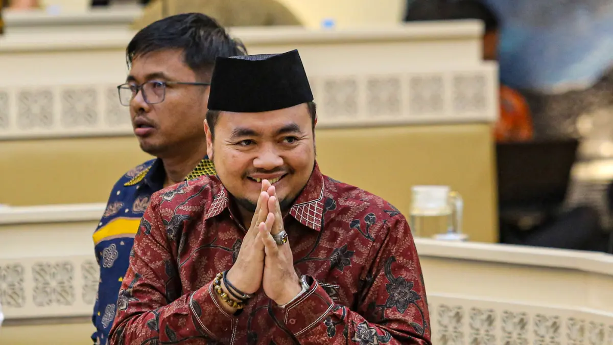 ILUSTRASI Ketua KPU Mochammad Afifuddin memberikan keterangan dalam sidang MK yang membahas proses verifikasi syarat pendidikan Gibran, Rabu (23/9).