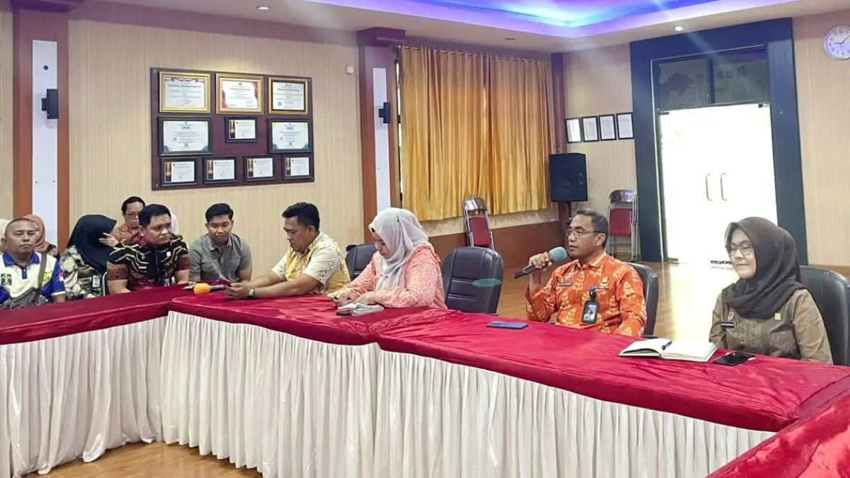 Rapat Bagian Tata Usaha dan Umum yang dipimpin Kepala Bagian Tata Usaha dan Umum, Muhammad Wahab Marawali, serta diikuti seluruh Ketua Tim Kerja, Anggota Tim Kerja, dan tenaga outsourcing.
