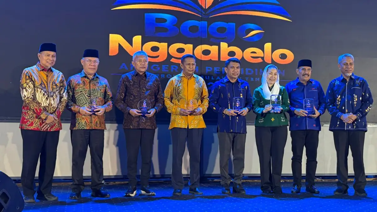 Balai Penjaminan Mutu Pendidikan (BPMP) Provinsi Sulawesi Tengah memberikan apresiasi terhadap kerja, komitmen, inovasi, kebijakan, dan praktik baik pemerintah daerah yang terpilih, Jumat (25/09/2026). FOTO: MOH FATHAHILA

Anugerah Bago Nggabelo 2026 Jadi Apresiasi Praktik Baik Pendidikan di Sulteng