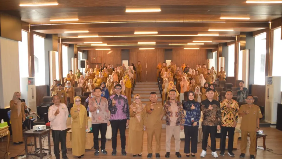 Foto bersama dalam kegiatan Sekolah Pasar Modal Advance yang dilaksanakan pada Selasa (29/9/2026).(Dok: Humas Pemkot Palu).