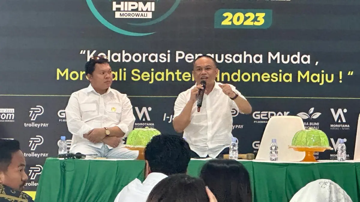 Seorang pengusaha Syahnil Umar menjadi pembicara dalam kegiatan HIPMI Morowali.