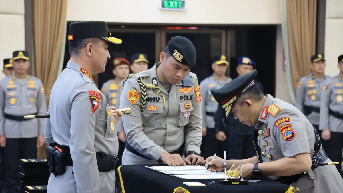 Kapolri Jenderal Suyudi Ario Seto memimpin serah terima jabatan Irjen Pol Rizal Irawan sebagai Kapolda Sulawesi Tengah di Rupattama Mabes Polri, Jakarta, Sabtu (3/10/2026).