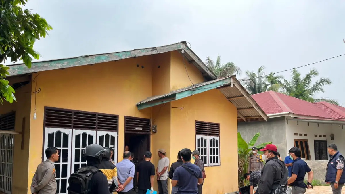 Saat Densus 88 Anti Teror Polri melakukan penegakan hukum terhadap 12 tersangka tindak pidana terorisme di enam provinsi, termasuk Sulawesi Tengah.