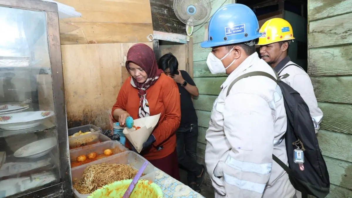 Usaha yang mulai dirintisnya sejak 2019 di Desa Keurea itu, memang tersohor di kalangan para pekerja IMIP (Indonesia Morowali Industrial Park).