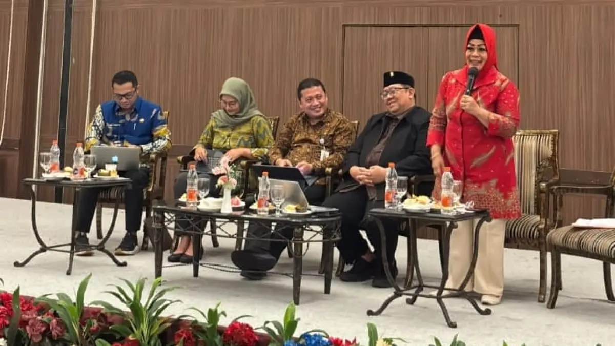 KEYNOTE SPEAKER: Sri Indraningsih, Ketua Bapemperda DPRD Provinsi Sulawesi Tengah, yang tampil sebagai keynote speaker dalam rakor produk hukum daerah dalam rangka asistensi dan identifikasi Propemperda provinsi tahun 2027.(FOTO: HUMAS DPRD SULTENG/RADAR PALU)