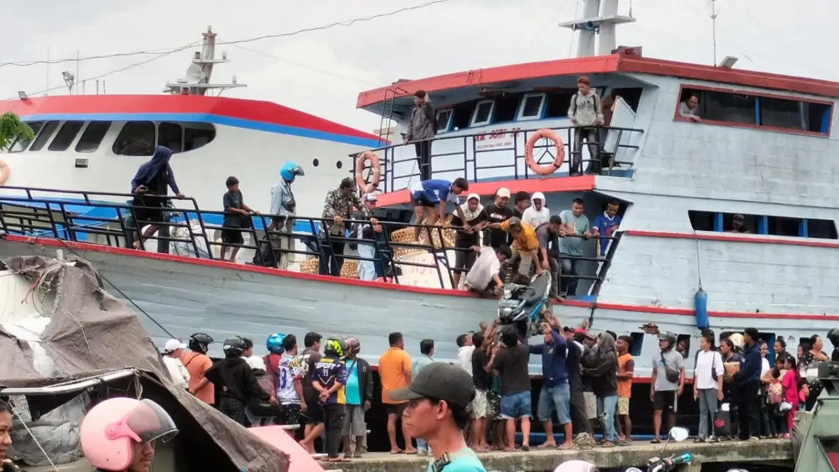 PELABUHAN:  Suasana pelabuhan rakyat luwuk.(FOTO: ISTIMEWA/RADAR PALU)