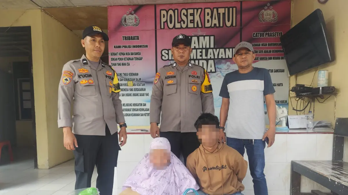 DIAMANKAN: Dua warga asal Kabupaten Morowali, masing-masing berinisial S alias R (40) dan P (17), diamankan personel Polsek Batui setelah diduga terlibat pencurian barang dagangan di sebuah kios milik warga di Dusun II, Desa Bonebalantak, Kecamatan Batui Selatan, Kabupaten Banggai, Selasa (13/10/2026).(FOTO: NENDRA PRASETYA/RADAR PALU)