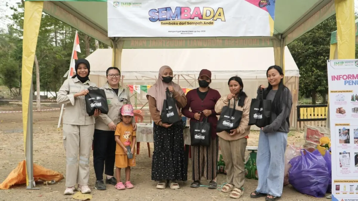 Caption/ keterangan foto:
1.	Selama tiga hari, kegiatan Sembako dari Sampah Anda (Sembada) menarik minat warga Bahodopi untuk datang menukar sampah daur ulang dengan sejumlah sembako.
2.	Tim Departemen Community Development & CSR PT IMIP melayani pencatatan dan penghitungan limbah daur ulang dari warga.
3.	Setiap warga yang menukarkan sampahnya di kegiatan Sembada berkesempatan memperoleh maksimal tiga macam sembako, seperti beras, minyak goreng, dan gula. 
(Kredit foto-foto: Departemen Community Development & CSR PT IMIP)