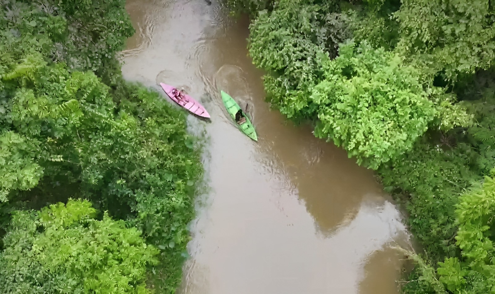 Wisata Susur Sungai di Kampung Engkuni Pasek, Kubar kini disukai oleh wisatawan.