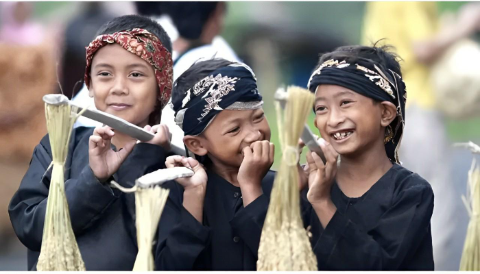 Disini Jawabannya kenapa orang sunda tidak mau disebut orang jawa