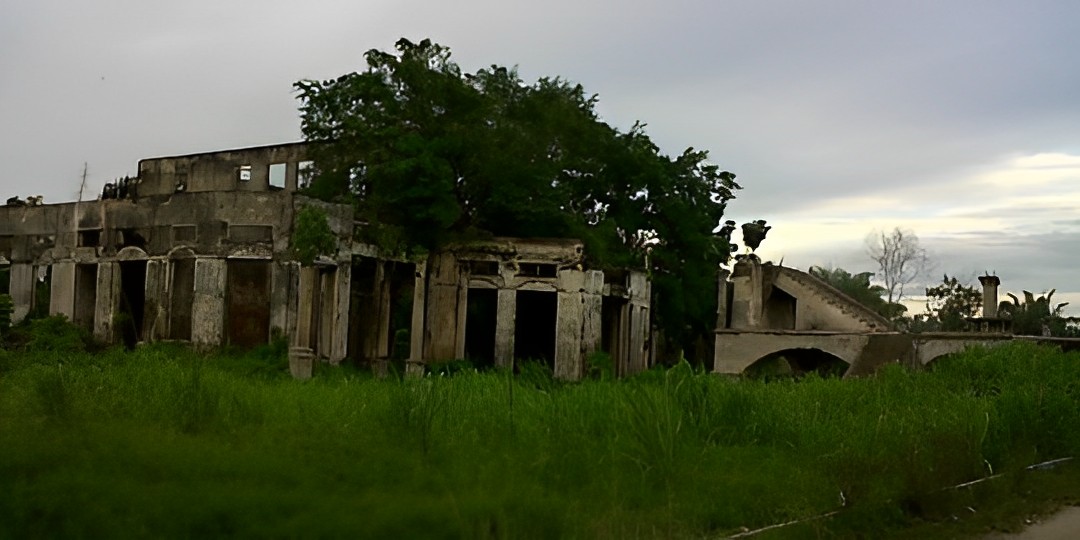 Istana Megah di balik Puing-pung